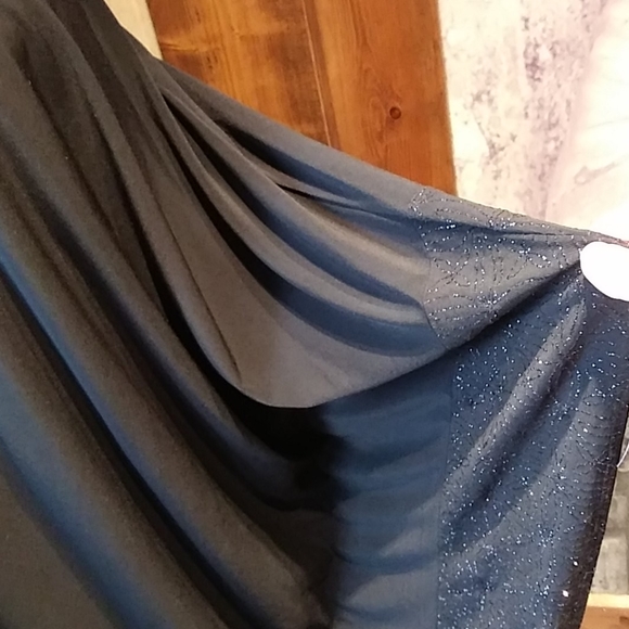 Dress - Picture 9 of 15